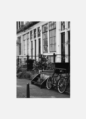 Постер Амстердам Велосипед у дома черно-белый