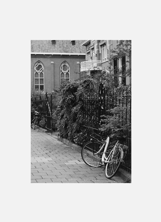 Постер Амстердам Велосипед на улице черно-белый